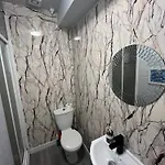 Private 1 Near Southmead Hospital Πανσιόν *