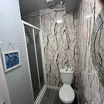 Πανσιόν Private 1 Near Southmead Hospital *