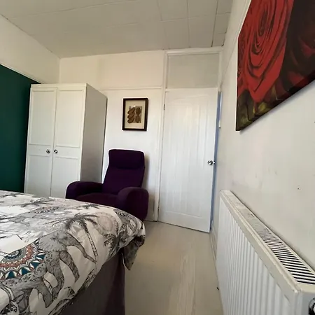 Private 1 Near Southmead Hospital Guest house Bristol