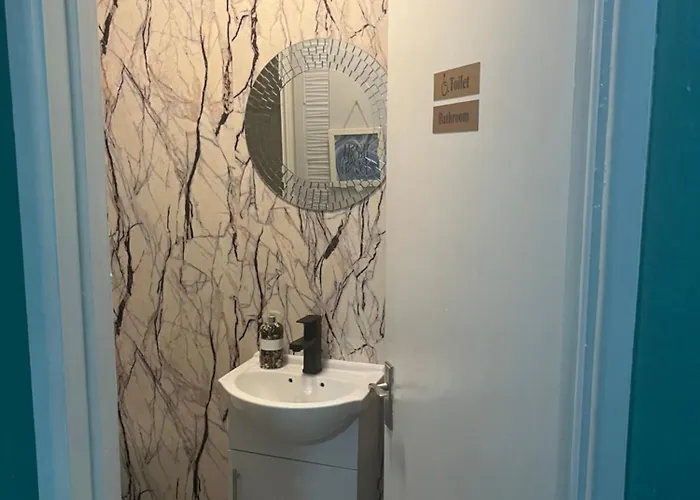 Private 1 Near Southmead Hospital Guest house Bristol