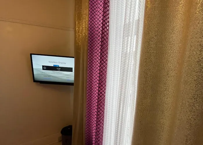 Private 1 Near Southmead Hospital Guest house Bristol