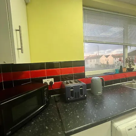 Private 1 Near Southmead Hospital * Бристоль