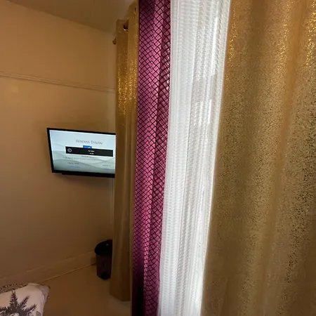 Private 1 Near Southmead Hospital Vendégház Bristol